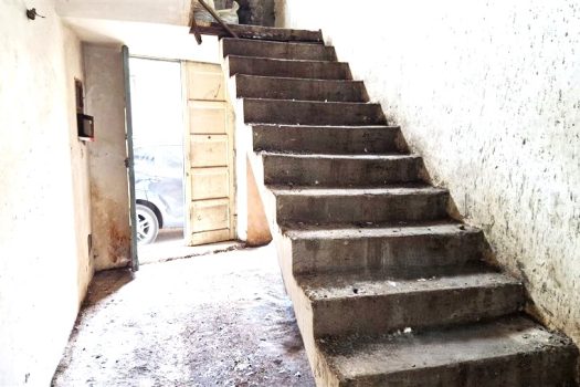 Interessante immobile indipendente da ristrutturare al centro del paese