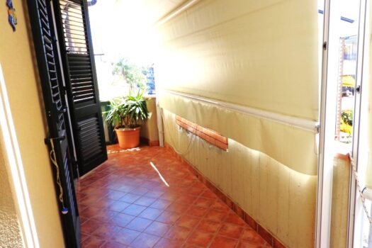 Grazioso bivani con mansarda, garage e p.auto all’interno di un residence con piscina a 50 mt dal mare