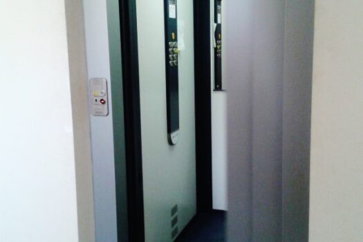 Grazioso bivani con garage all’interno di un residence con piscina a 50 mt dal mare