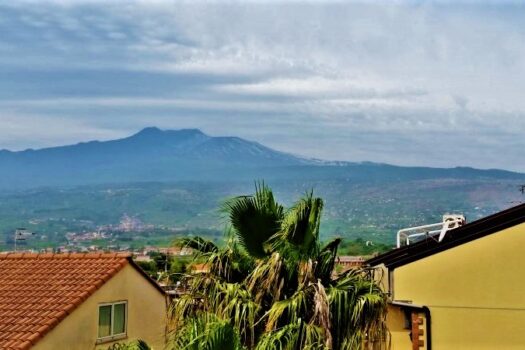Graziosa mansardina arredata in residence con piscina a 50 mt dal mare