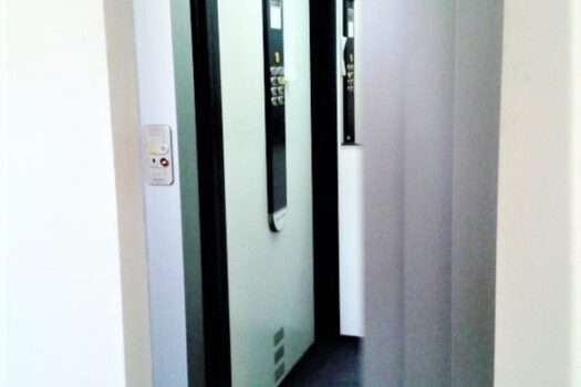 Graziosa mansardina arredata in residence con piscina a 50 mt dal mare