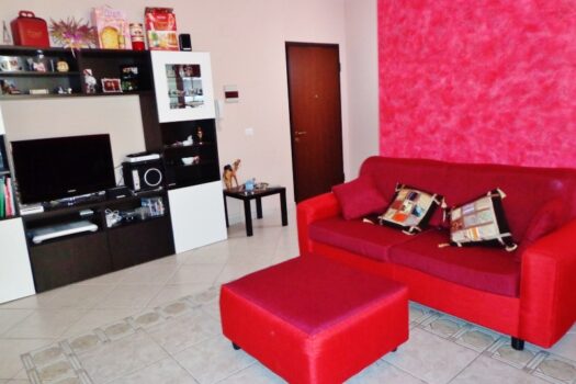 Grazioso bivani con mansarda, garage e p.auto all’interno di un residence con piscina a 50 mt dal mare