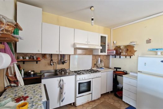 Bivani da rimodernare con particolare ed esclusiva posizione sulla spiaggia