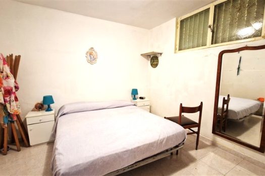 Bivani da rimodernare con particolare ed esclusiva posizione sulla spiaggia