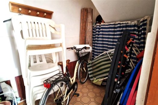 Bivani da rimodernare con particolare ed esclusiva posizione sulla spiaggia