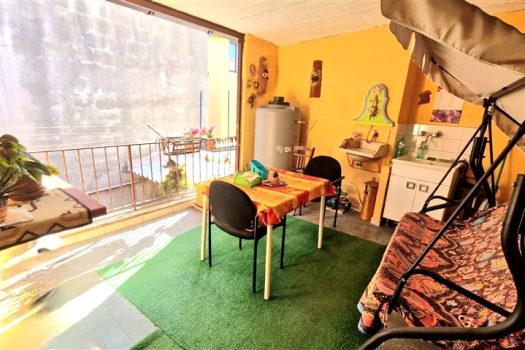 Casa in centro storico del paese con piccolo terrazzino