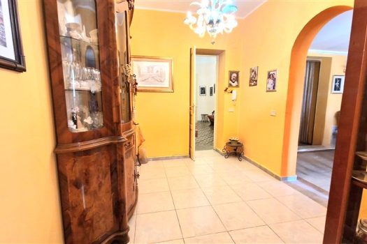 Casa in centro storico del paese con piccolo terrazzino