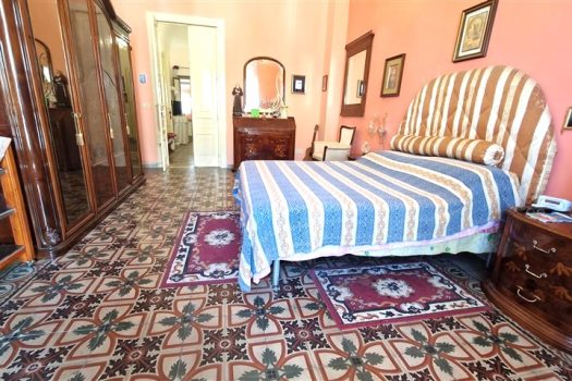 Casa in centro storico del paese con piccolo terrazzino