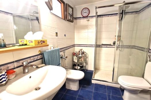 Casa in centro storico del paese con piccolo terrazzino