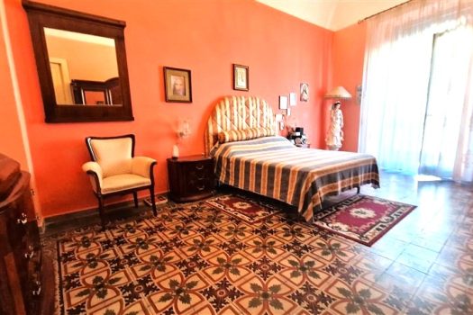 Casa in centro storico del paese con piccolo terrazzino