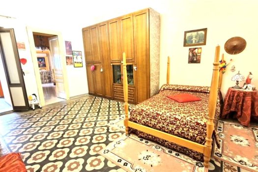 Casa in centro storico del paese con piccolo terrazzino