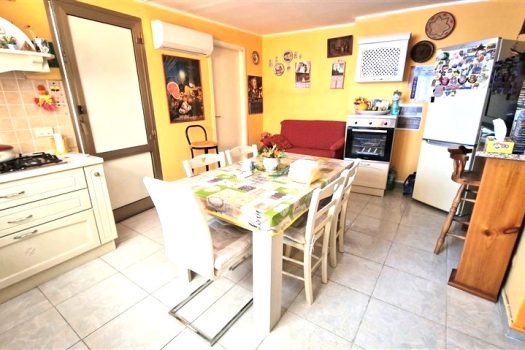 Casa in centro storico del paese con piccolo terrazzino