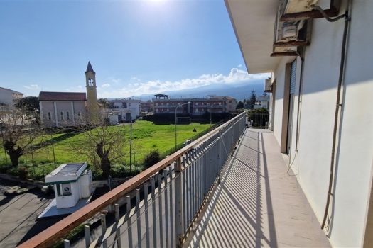 Ampio e luminoso 3 vani a 30 metri dal mare ed al centro del paese