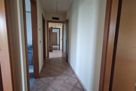 Luminoso e panoramico appartamento con mansarda e ampio garage