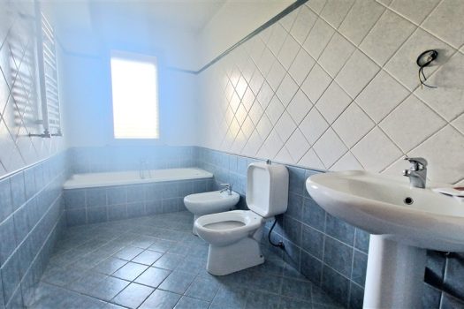 Luminoso e panoramico appartamento con mansarda e ampio garage