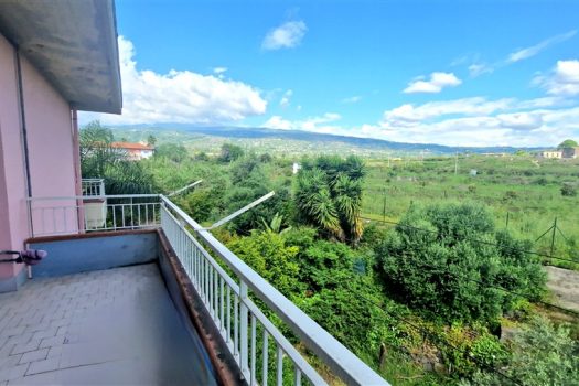 Luminoso e panoramico appartamento con mansarda e ampio garage