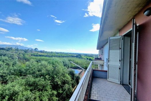 Luminoso e panoramico appartamento con mansarda e ampio garage