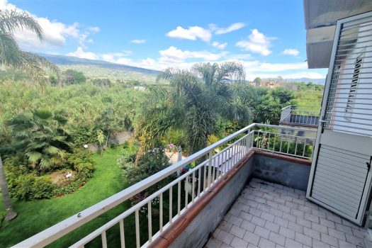 Luminoso e panoramico appartamento con mansarda e ampio garage