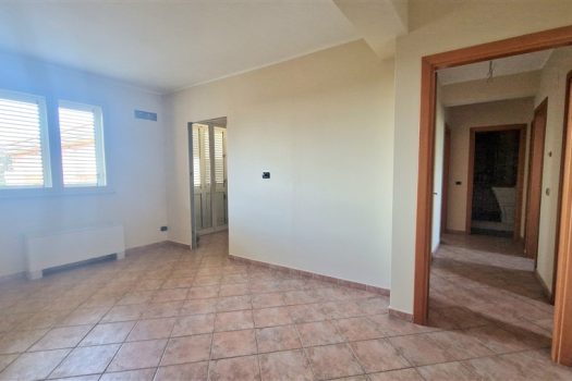 Luminoso e panoramico appartamento con mansarda e ampio garage