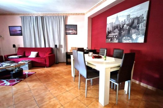 Ampio e angolare 4 vani con garage in zona ben servita