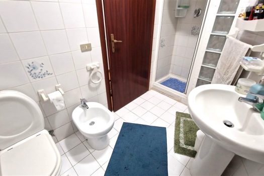 Ampio e angolare 4 vani con garage in zona ben servita