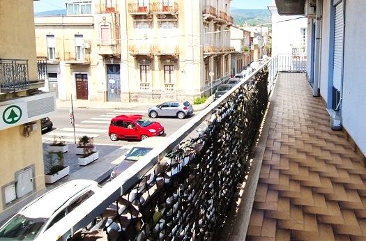 Ampio e angolare 4 vani con garage in zona ben servita