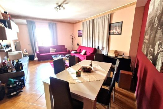 Ampio e angolare 4 vani con garage in zona ben servita