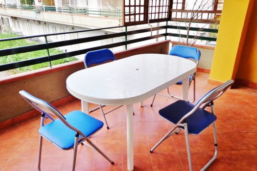 Comodo e luminoso bivani con terrazzino a 50 mt dal mare