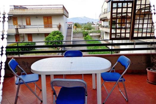 Comodo e luminoso bivani con terrazzino a 50 mt dal mare