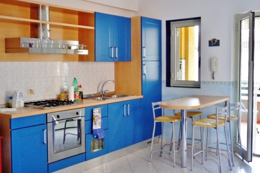 Comodo e luminoso bivani con terrazzino a 50 mt dal mare