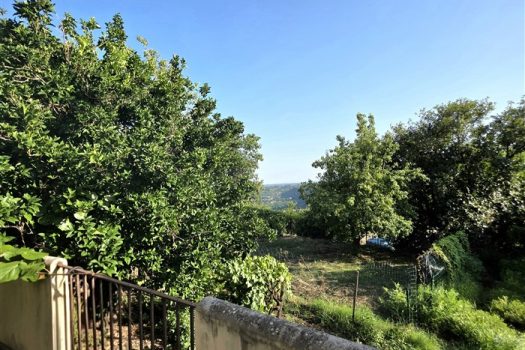 Rustico Indipendente con Palmento e Terreno a Sant’Alfio
