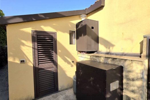 Rustico Indipendente con Palmento e Terreno a Sant’Alfio