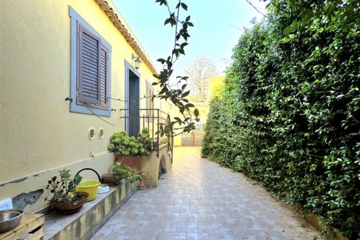 Rustico Indipendente con Palmento e Terreno a Sant’Alfio